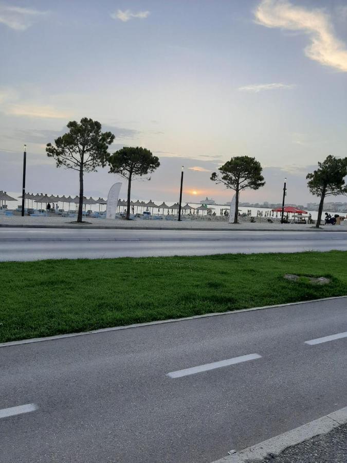 Grazioso Monolocale arredato a due passi dal lungomare Vlorë Esterno foto
