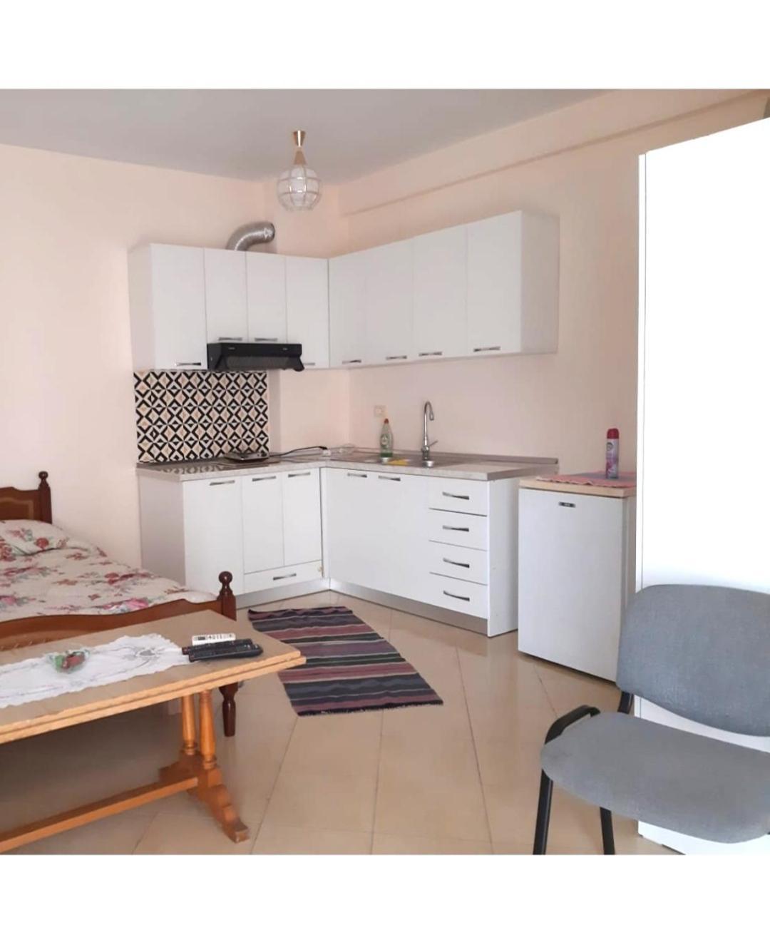Grazioso Monolocale arredato a due passi dal lungomare Vlorë Esterno foto